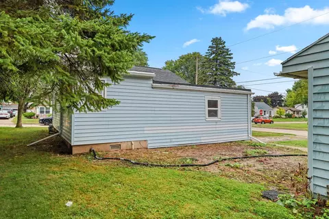 Exterior - 1105 W Grant St, Appleton, WI 54914 photo 9 of 10