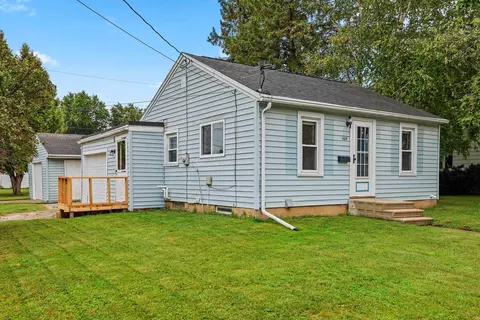 Exterior - 1105 W Grant St, Appleton, WI 54914 photo 2 of 10