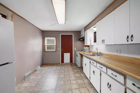 Kitchen - 1105 W Grant St, Appleton, WI 54914 photo 2 of 3