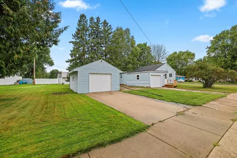 Exterior - 1105 W Grant St, Appleton, WI 54914 photo 7 of 10