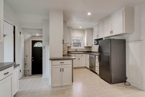 Kitchen - 1712 N Drew St, Appleton, WI 54911 photo 3 of 4