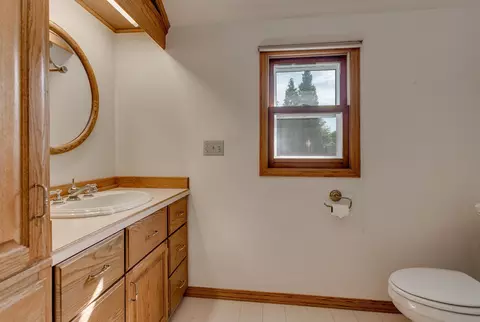 Bath - 1712 N Drew St, Appleton, WI 54911 photo 2 of 5