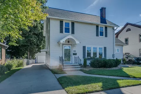 Exterior - 1712 N Drew St, Appleton, WI 54911 photo 9 of 11