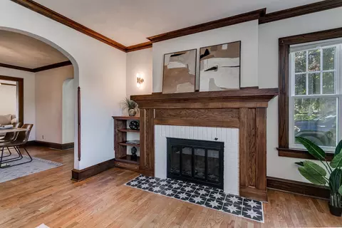 Living - 1712 N Drew St, Appleton, WI 54911 photo 2 of 8
