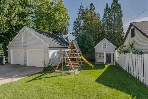 Exterior - 1712 N Drew St, Appleton, WI 54911 photo 5 of 11