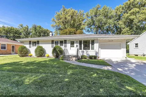 1237 N Locust St, Green Bay, WI 54303