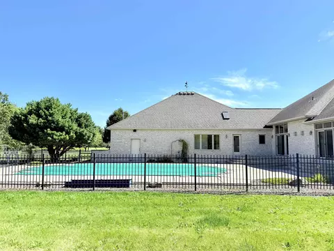 Exterior - 1071 Wrightstown Rd, De Pere, WI 54115 photo 5 of 11