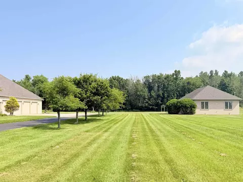 Exterior - 1071 Wrightstown Rd, De Pere, WI 54115 photo 8 of 11