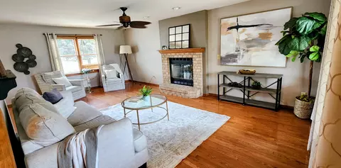Living - w6108 Long Court, Appleton, WI 54914 photo 2 of 6