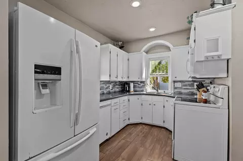 Kitchen - 203 S Walnut St, Kimberly, WI 54136 photo 2 of 6