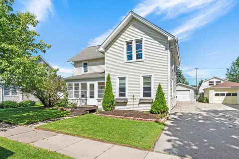 315 E Quincy St, New London, WI 54961