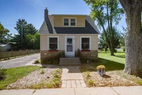444 Park Ave, Wild Rose, WI 54984