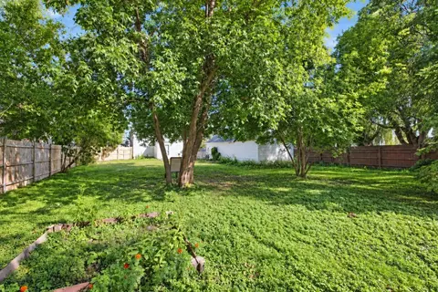 Exterior - 217 S Lee St, Appleton, WI 54915 photo 2 of 5