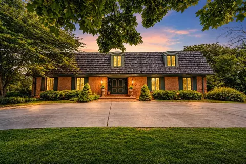 675 Sunset Cir, Green Bay, WI 54301