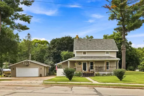 501 S Pine St, Weyauwega, WI 54983