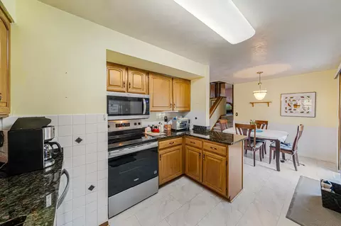 Kitchen - 506 S Midpark Dr, Appleton, WI 54915 photo 2 of 4
