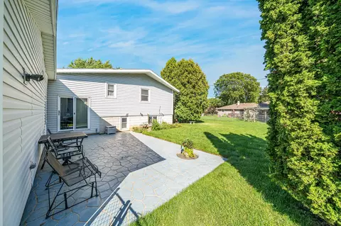 Exterior - 506 S Midpark Dr, Appleton, WI 54915 photo 3 of 6