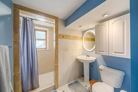 Bath - 506 S Midpark Dr, Appleton, WI 54915 photo 1 of 2