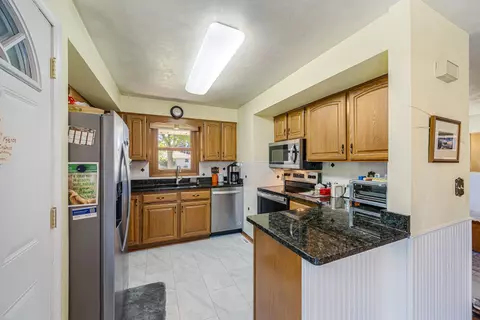 Kitchen - 506 S Midpark Dr, Appleton, WI 54915 photo 4 of 4