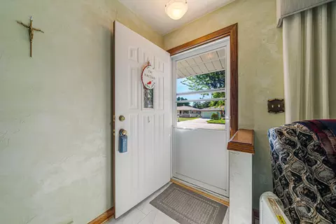 Entry Way - 506 S Midpark Dr, Appleton, WI 54915 photo 2 of 2