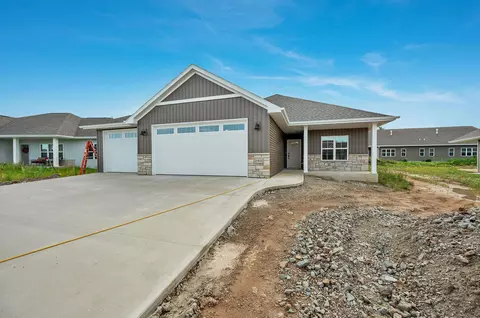 2411 Whispering Wind Ln, Green Bay, WI 54303
