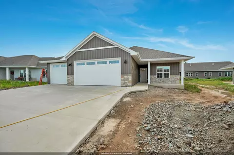2411 Whispering Wind Ln, Green Bay, WI 54303