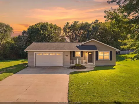 1136 Mistletoe Ln, Winneconne, WI 54986