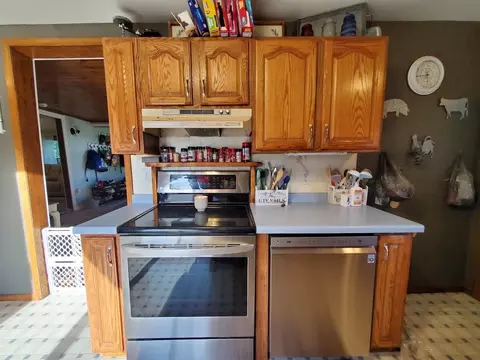 Kitchen - 5001 N Mccarthy Rd, Appleton, WI 54913 photo 5 of 7