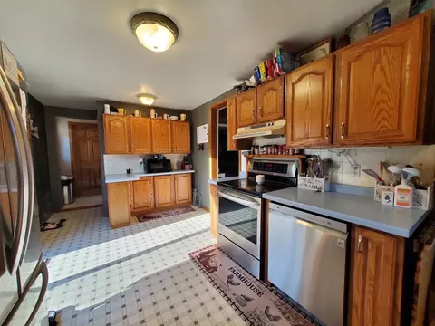 Kitchen - 5001 N Mccarthy Rd, Appleton, WI 54913 photo 6 of 7