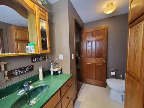 Bath - 5001 N Mccarthy Rd, Appleton, WI 54913 photo 4 of 5