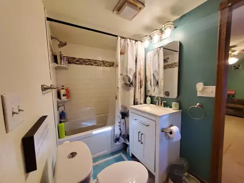 Bath - 5001 N Mccarthy Rd, Appleton, WI 54913 photo 2 of 5
