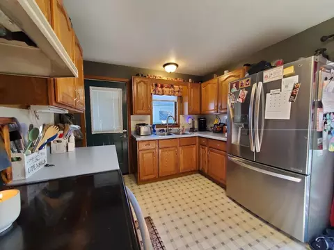 Kitchen - 5001 N Mccarthy Rd, Appleton, WI 54913 photo 3 of 7