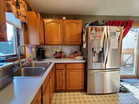 Kitchen - 5001 N Mccarthy Rd, Appleton, WI 54913 photo 2 of 7