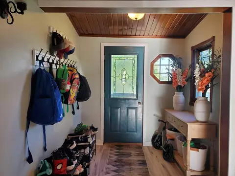 Entry Way - 5001 N Mccarthy Rd, Appleton, WI 54913 photo 1 of 2