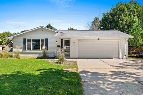 1306 Hillcrest Ave, Kewaunee, WI 54216
