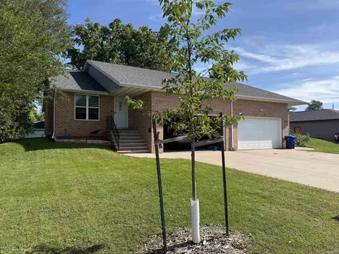 1541 Cass St, Green Bay, WI 54302