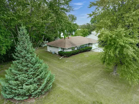 Exterior - 4939 N Meade St, Appleton, WI 54913 photo 8 of 9
