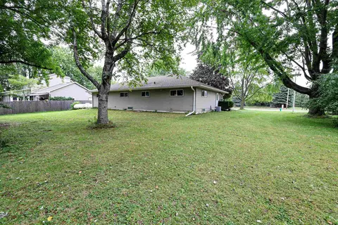 Exterior - 4939 N Meade St, Appleton, WI 54913 photo 6 of 9