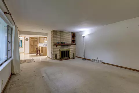Living - 4939 N Meade St, Appleton, WI 54913 photo 2 of 3