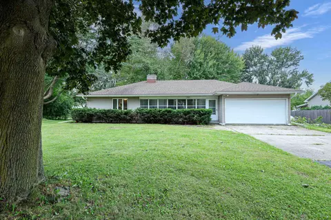 Exterior - 4939 N Meade St, Appleton, WI 54913 photo 2 of 9