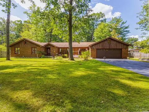 2359 Woodview Ln, Marinette, WI 54143