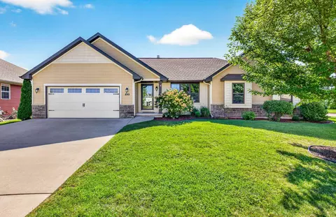 899 Lotus Trl, Menasha, WI 54952