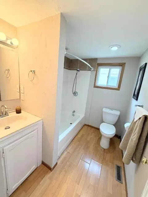 Bath - 909 N Mason St, Appleton, WI 54914 photo 1 of 1