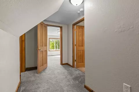 Entry Way - 160 Mill Sts, Iola, WI 54945 photo 2 of 4