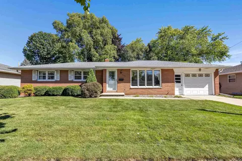 1198 Kenwood St, Green Bay, WI 54304
