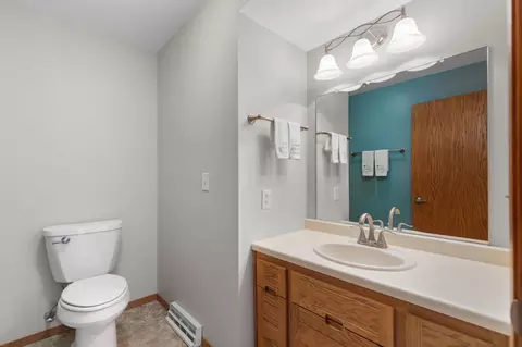 Bath - 901 E Windfield Pl #B, Appleton, WI 54911 photo 1 of 4