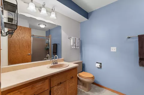 Bath - 901 E Windfield Pl #B, Appleton, WI 54911 photo 3 of 4