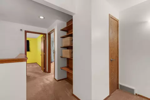 Entry Way - 901 E Windfield Pl #B, Appleton, WI 54911 photo 4 of 8