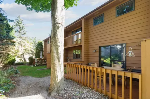 Exterior - 901 E Windfield Pl #B, Appleton, WI 54911 photo 4 of 9