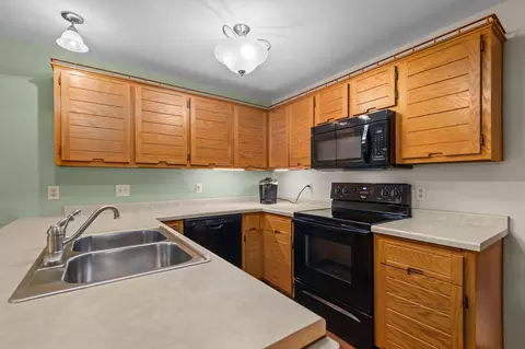 Kitchen - 901 E Windfield Pl #B, Appleton, WI 54911 photo 4 of 6